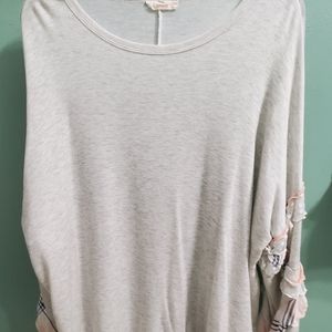 Beige/light grey top